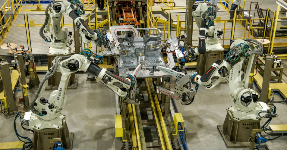 Cận cảnh dây chuyền lắp ráp xe bán tải Ford Ranger tại Hải Dương