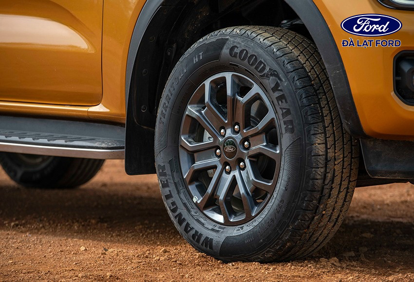 Ford Ranger Wildtrak sử dụng mâm 18 inch kết hợp lốp 255/70R18