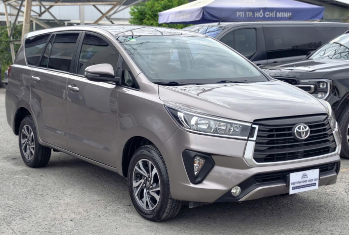 Toyota Innova 2.0E MT 2021