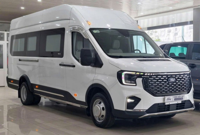 FORD TRANSIT PREMIUM 18 CHỖ 2025