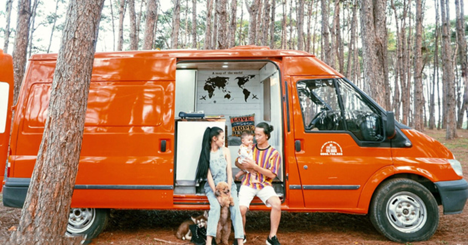 Ngôi nhà di động trên xe Ford Transit với đầy đủ bếp núc, phòng ngủ rồi chở con đi du lịch khắp Việt Nam!