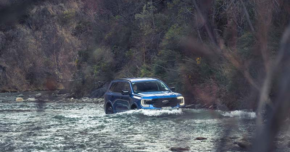 Lưu ý khi lái xe ô tô qua vùng ngập nước