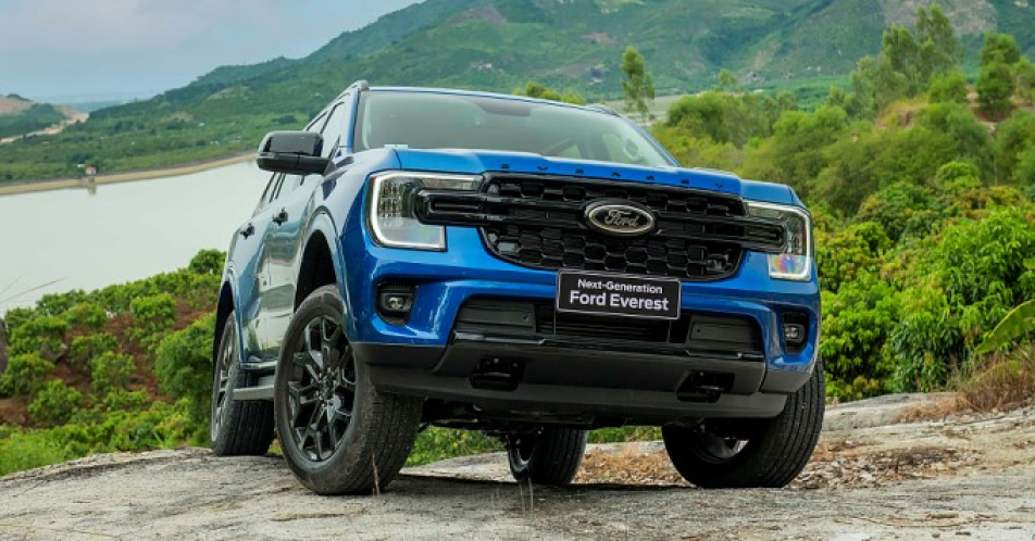 Đánh giá chi tiết Ford Everest Platinum 2024: Ngoại thất, Nội thất, Động cơ và các Trang bị an toàn